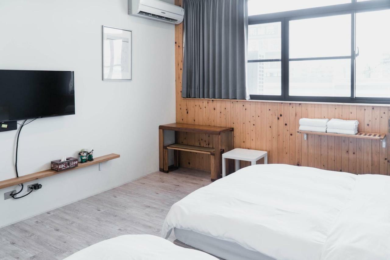 Lai Jia Hotel Tainan Bagian luar foto